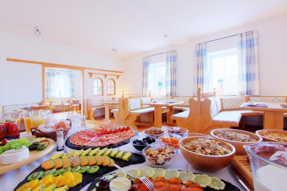 Klozbuecher - Das Landhotel Эльванген Экстерьер фото